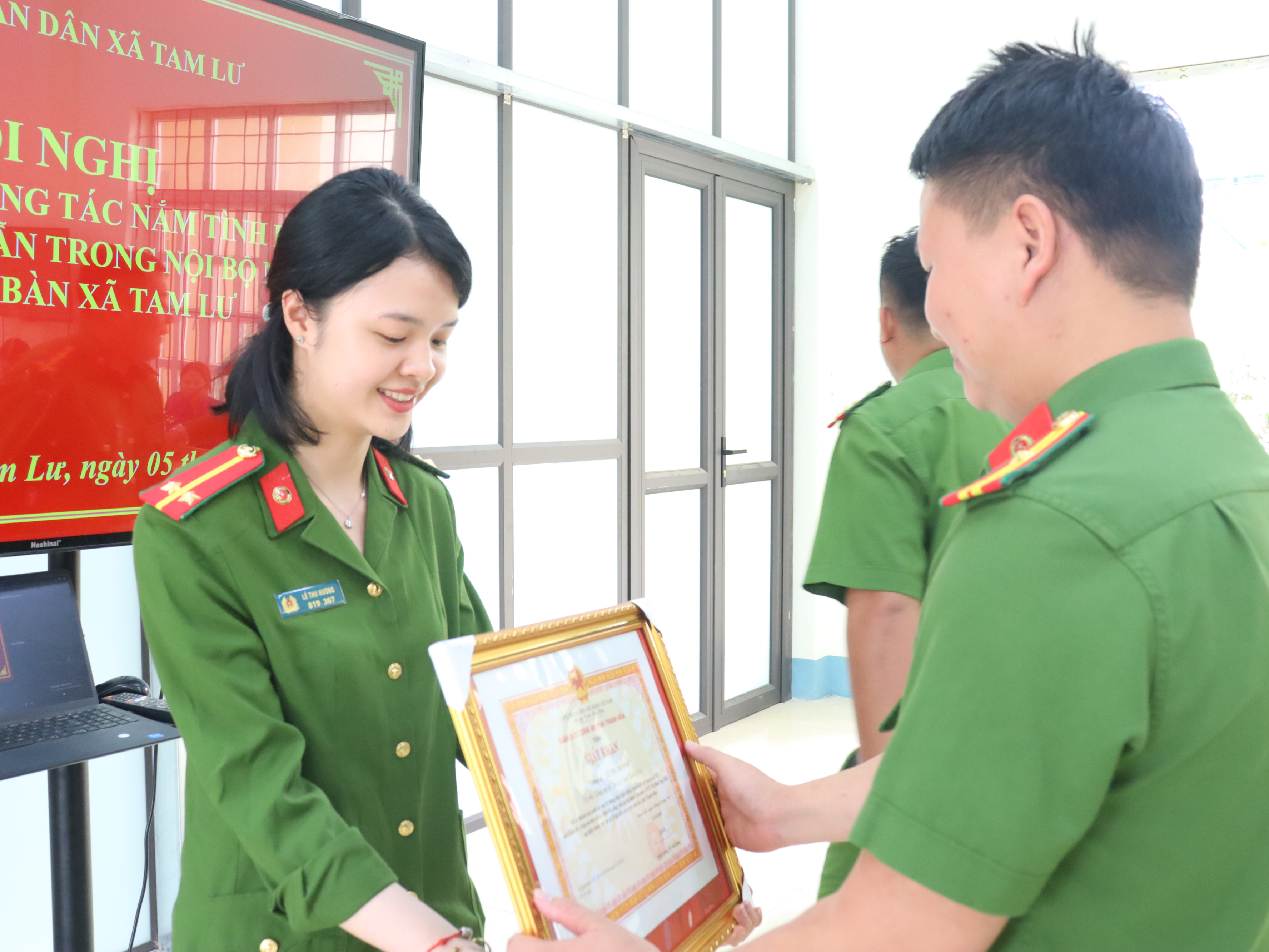 Anh-tin-bai